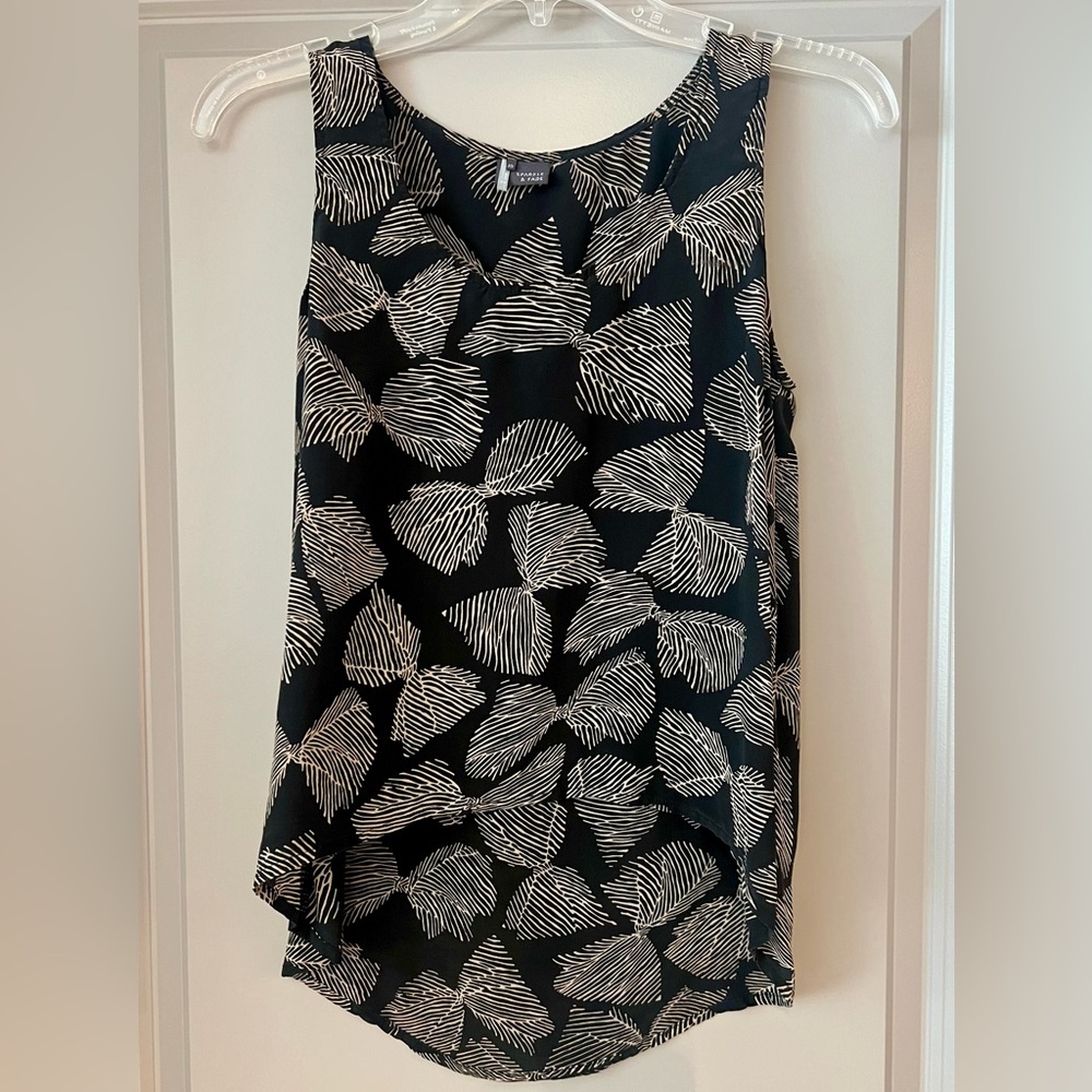 Sparkle & Fade Black High-Low Sleeveless Shirt with Leaf Pattern